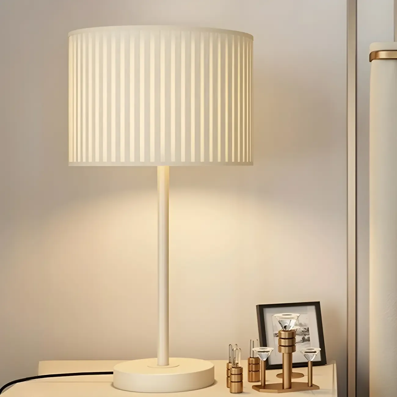 Contemporary Geometric Metal Table Lamp for Home Image - 9