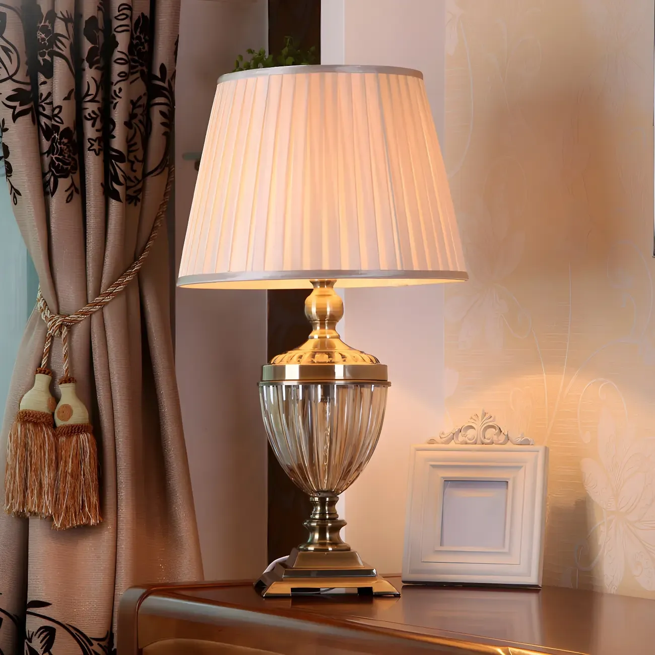 Classic Geometric Shade Gold Table Lamp for Residential Image - 4