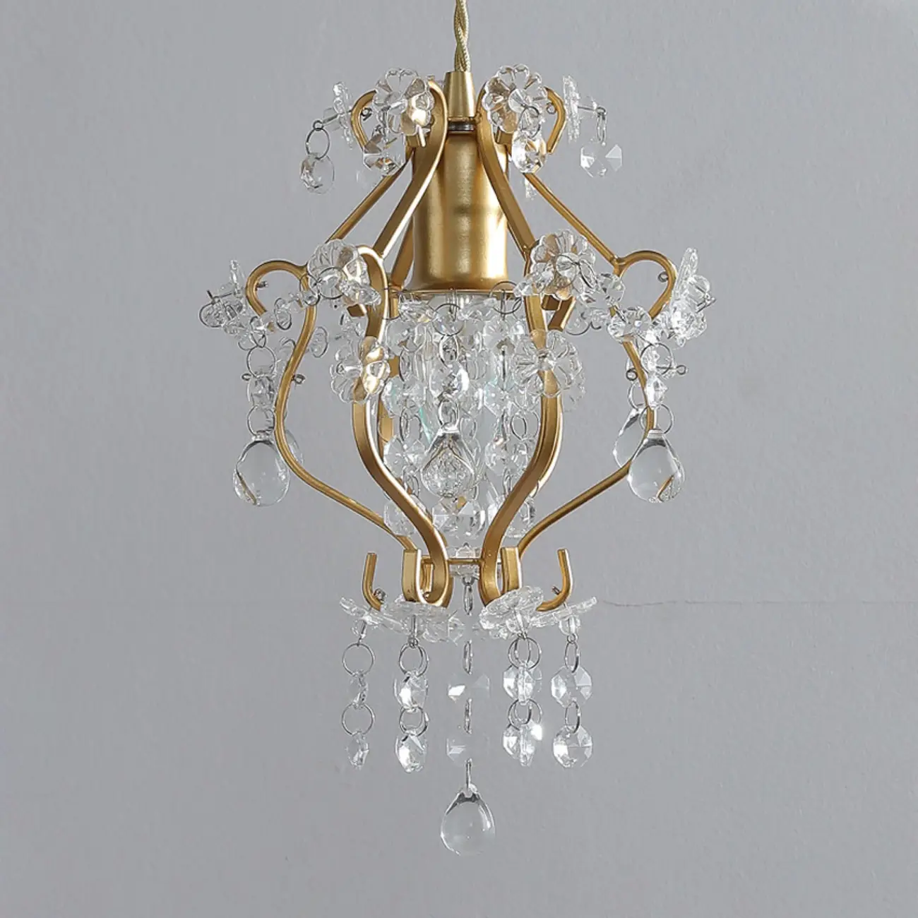Elegant Crystal Gold Pendant Light for Dining Room Image - 9 | homeyfad