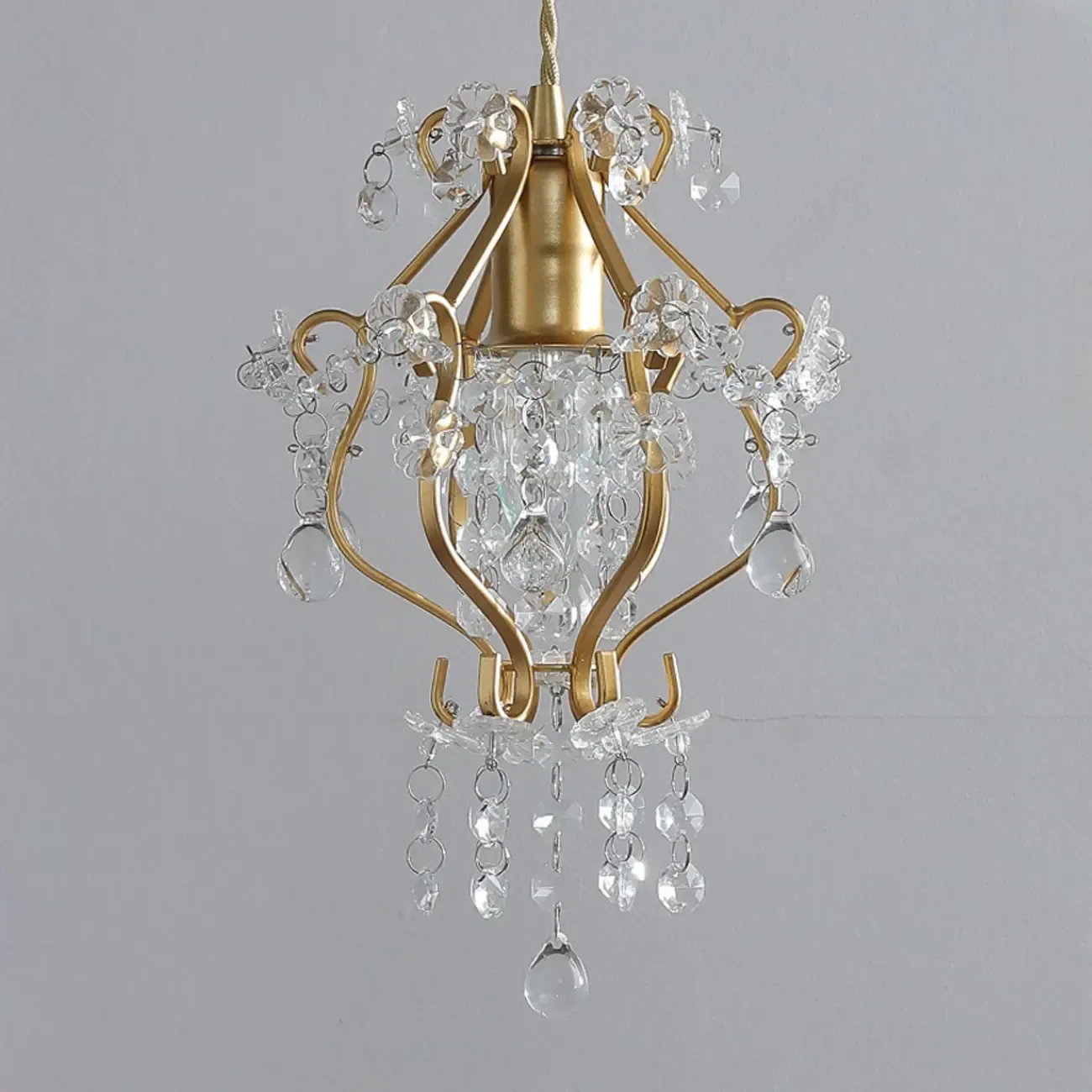 Elegant Crystal Gold Pendant Light for Dining Room Image - 9