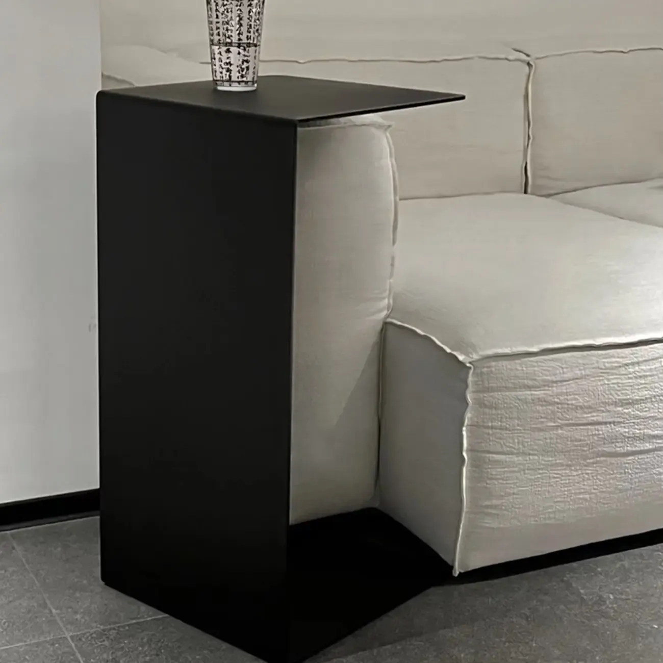  Small C-Shaped Black Metal End Table for Living Room Image - 1