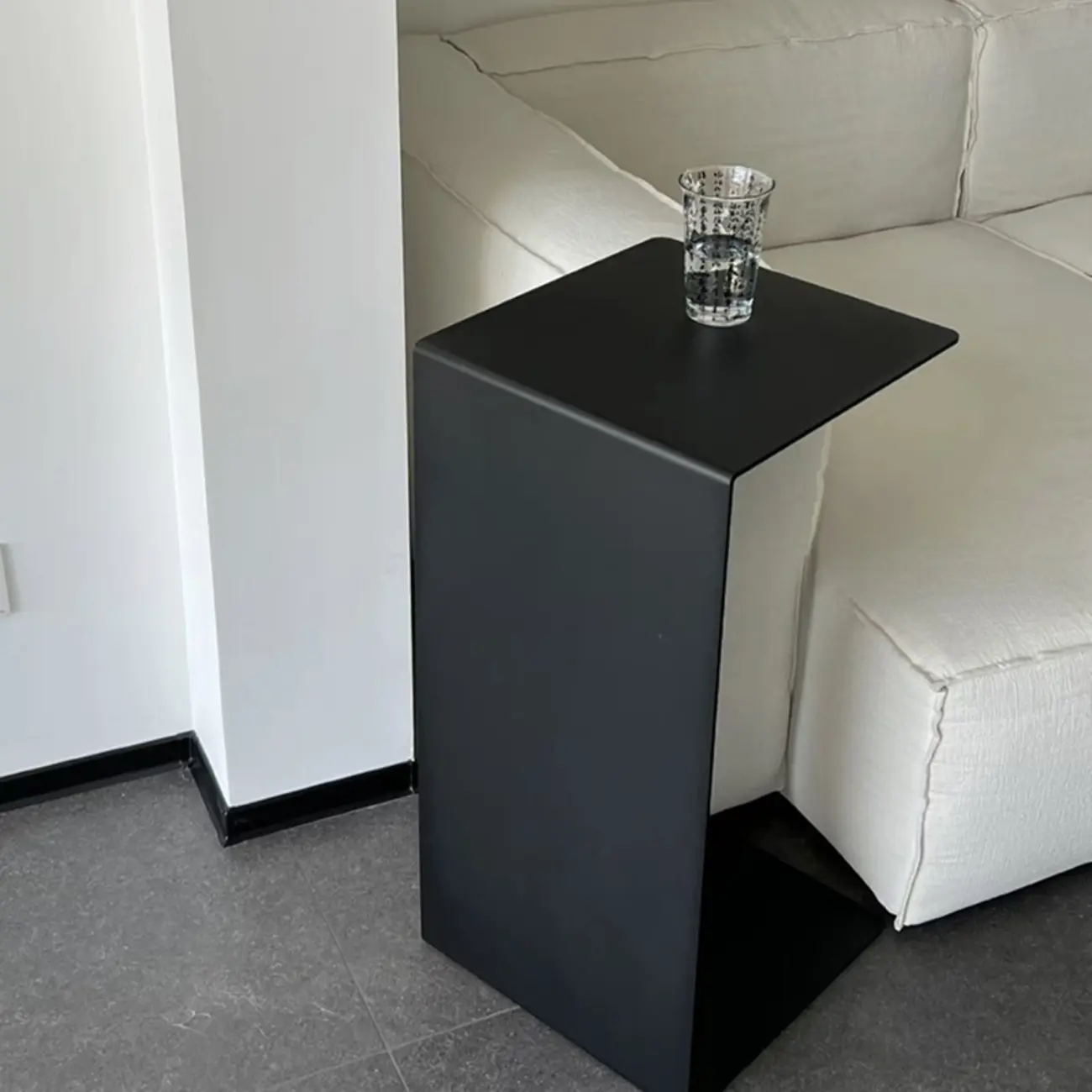  Small C-Shaped Black Metal End Table for Living Room Image - 4 | homeyfad