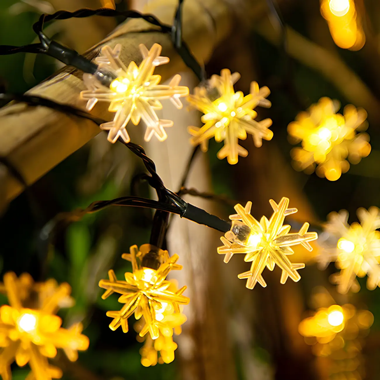 Durable Solar Snowflake LED String Lights for Outdoor Decor Image - 1 | homeyfad