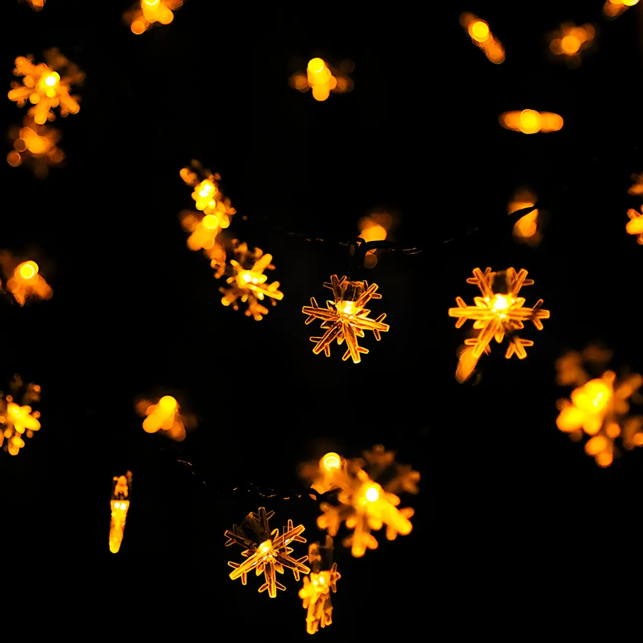 Durable Solar Snowflake LED String Lights for Outdoor Decor Image - 2 | homeyfad