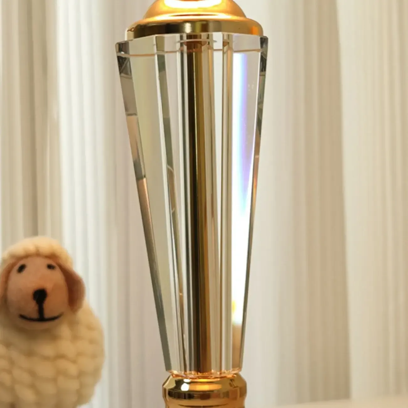 Elegant Pink Feather Shade Gold Crystal Bedside Table Lamp Image - 14