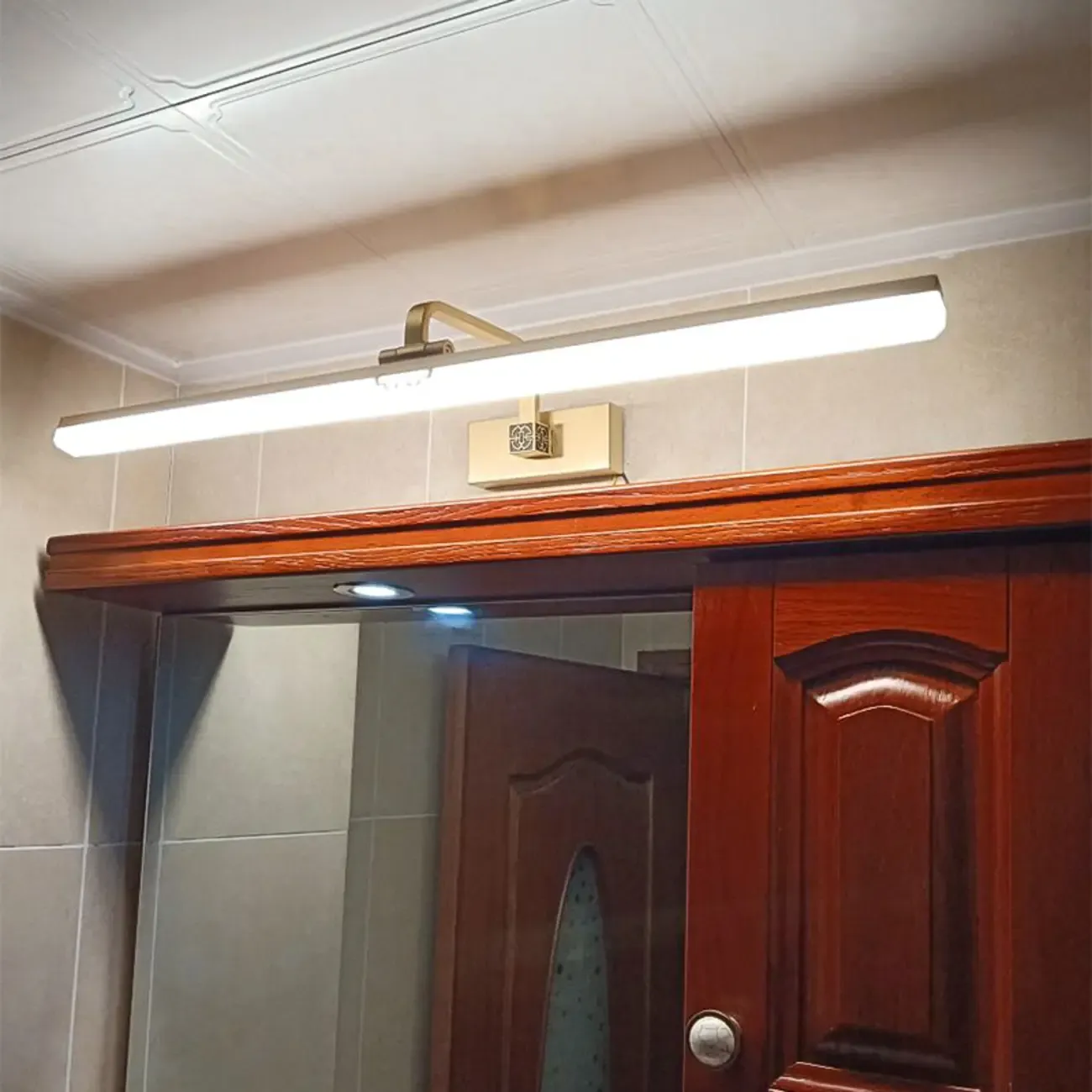 Minimalist Adjustable LED Gold Vanity Light for Mirror Front Image - 8