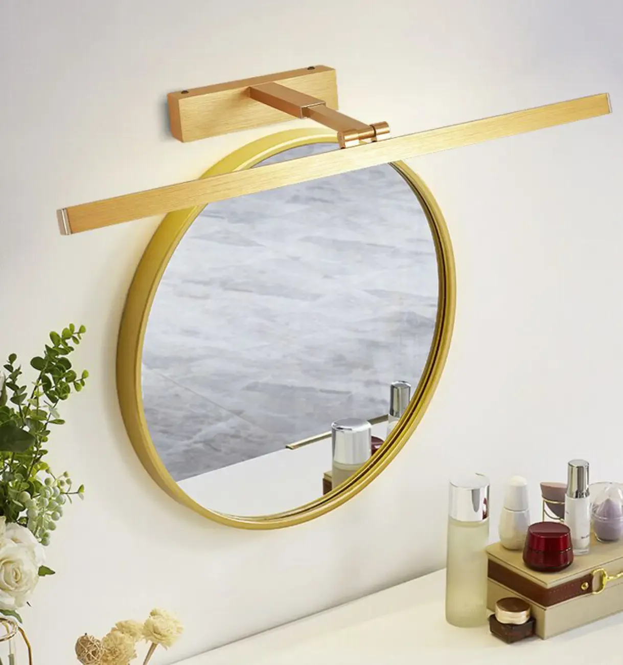 Gold Metal Linear LED Adjustable Vanity Light for Modern Bathroom Decor Image - 1