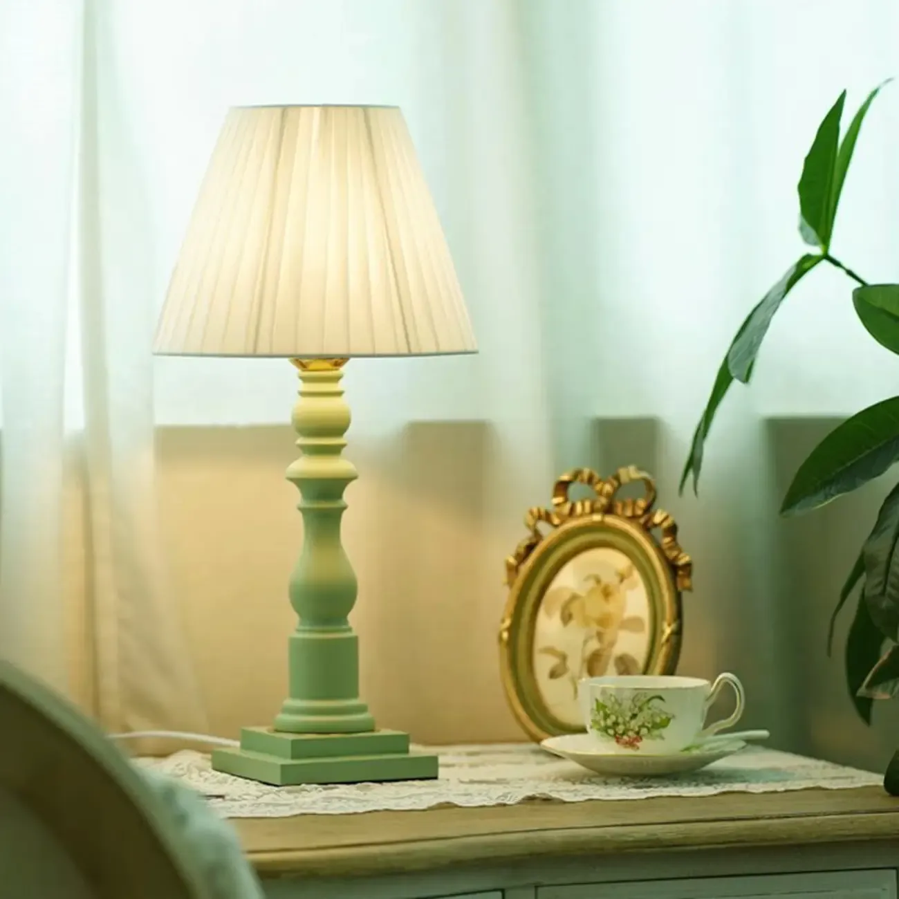 Simplistic Wood Base WIth Beige Fabric Pleated Shade For Residential Use Image - 4