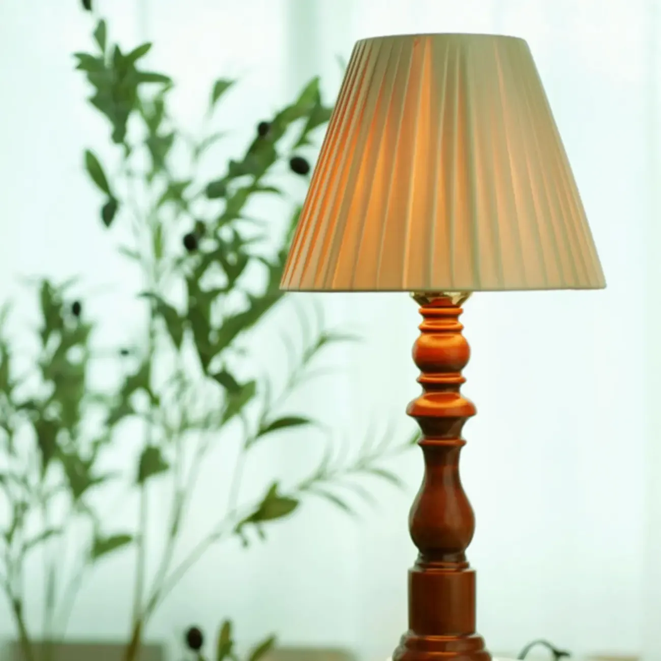 Simplistic Wood Base WIth Beige Fabric Pleated Shade For Residential Use Image - 6