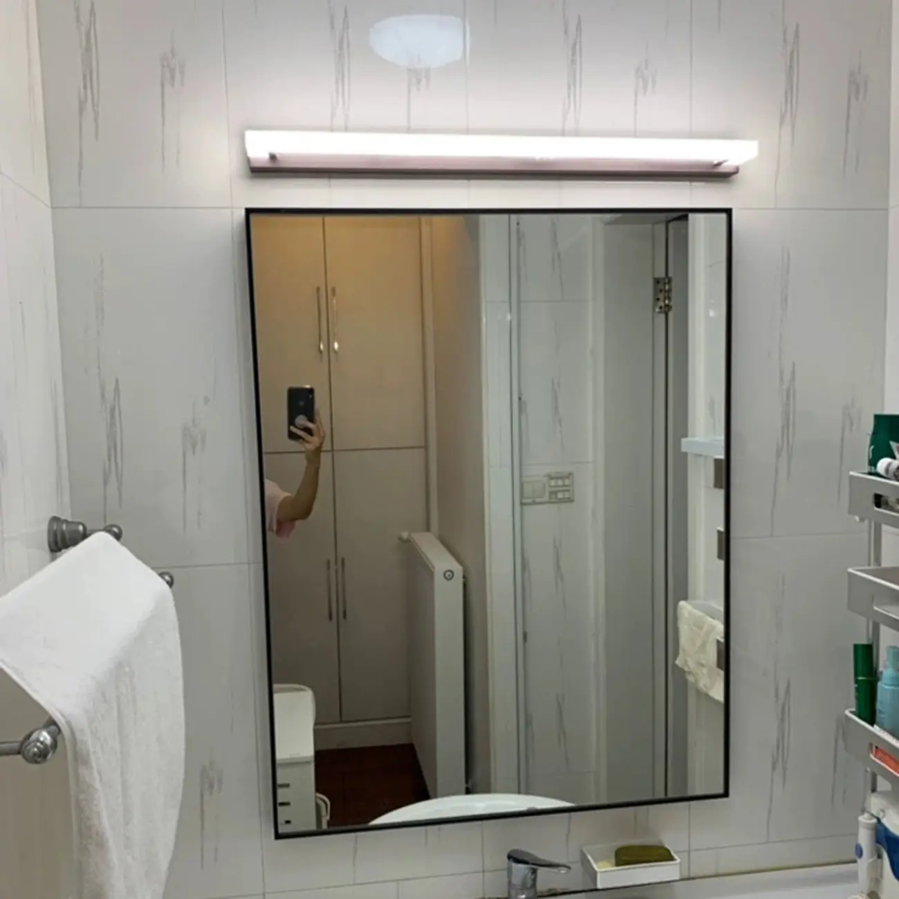 Modern Black Dimmable Acrylic LED Vanity Light with Metal Base for Bathroom Image - 2 | homeyfad