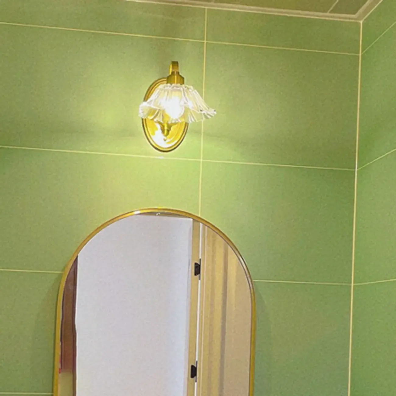 Elegant Clear Glass Floral Vanity Light with Gold Arc Arm for Bathroom Image - 3