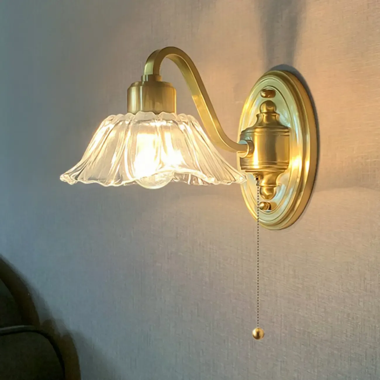 Elegant Clear Glass Floral Vanity Light with Gold Arc Arm for Bathroom Image - 7