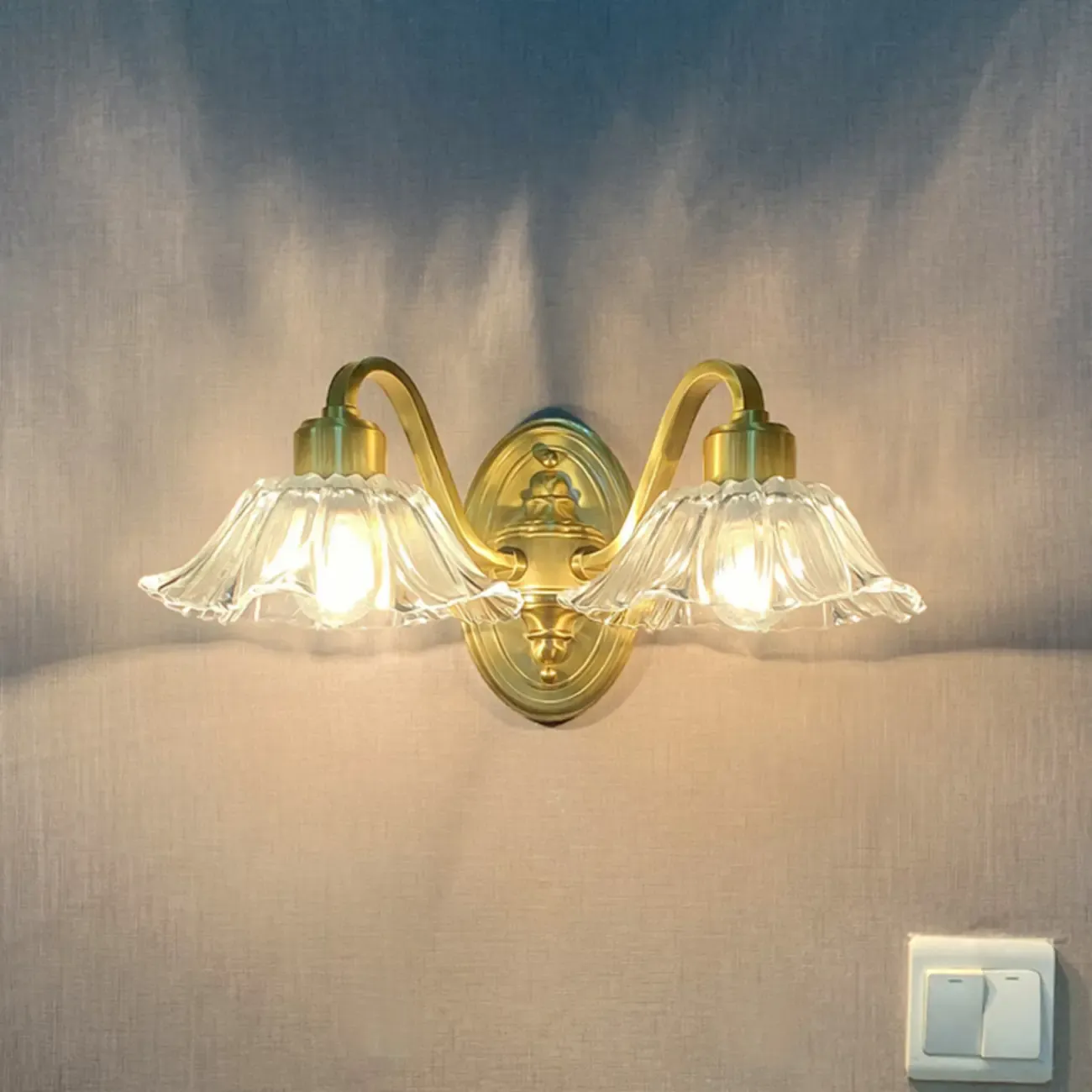 Elegant Clear Glass Floral Vanity Light with Gold Arc Arm for Bathroom Image - 9