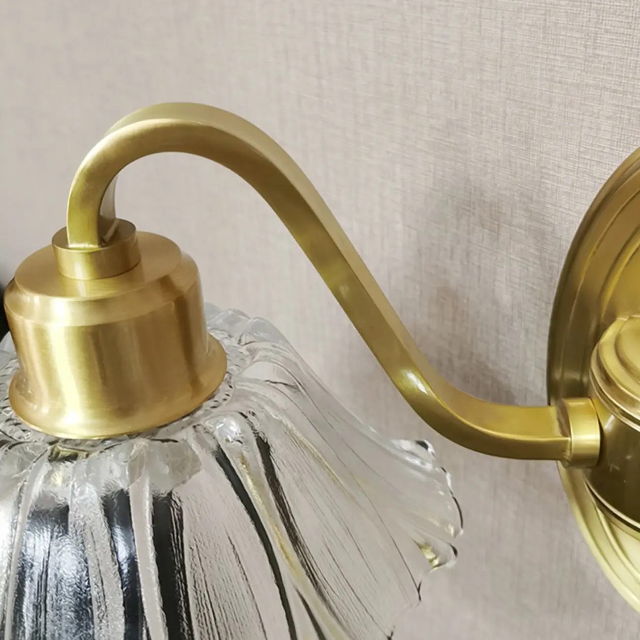 Elegant Clear Glass Floral Vanity Light with Gold Arc Arm for Bathroom Image - 11 | homeyfad