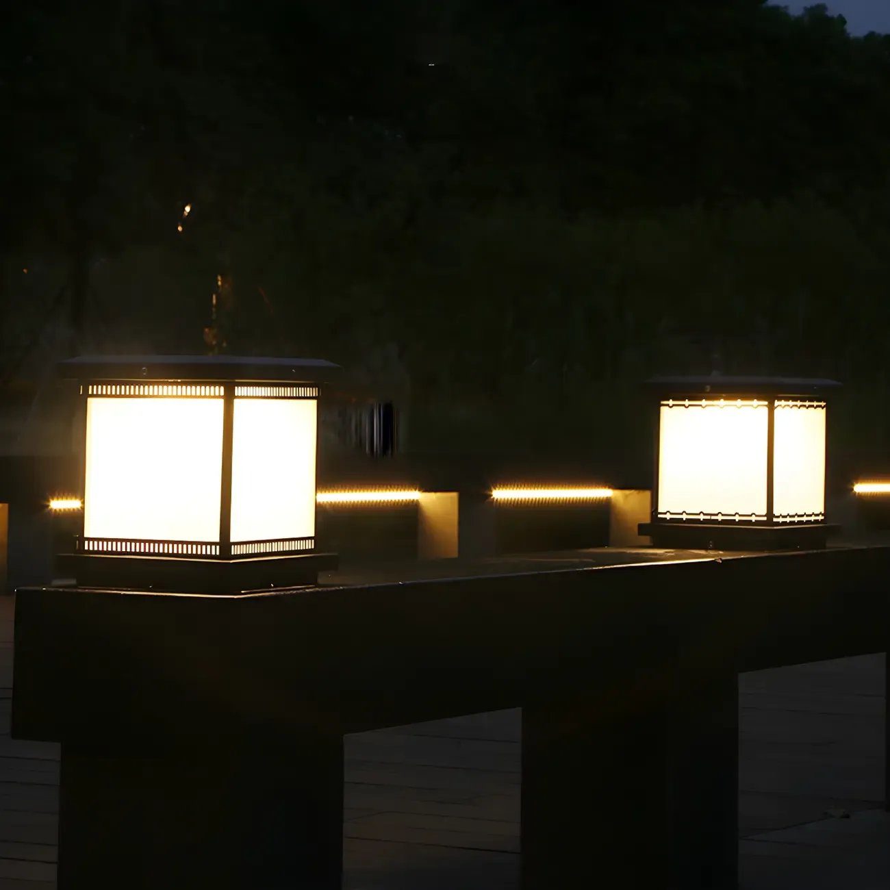 Outsoor Waterproof White Rectangular Metal Pillar Lamp Image - 9