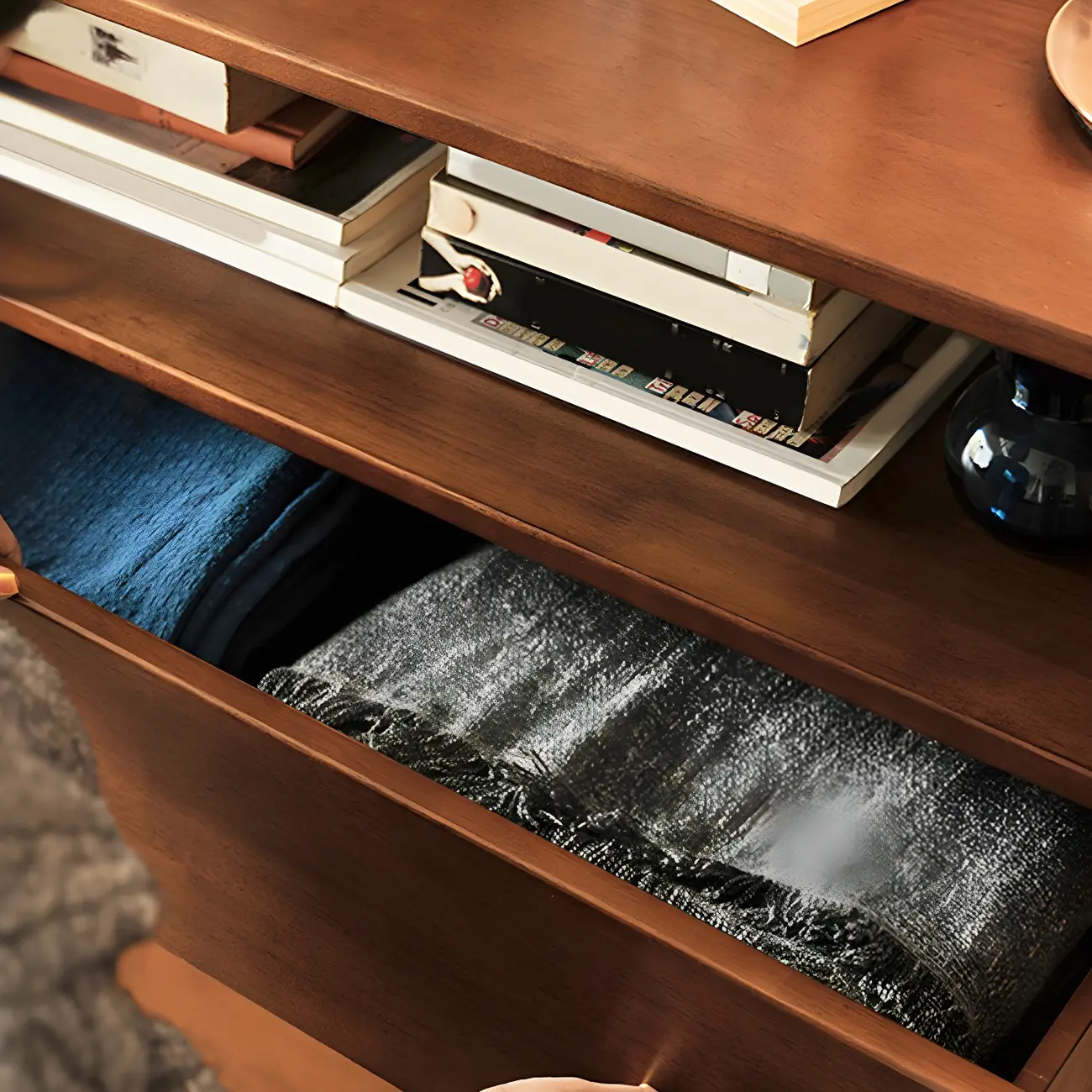 Modern Rubberwood Bedroom Storage Cabinet with 4 Drawers Image - 9 | homeyfad