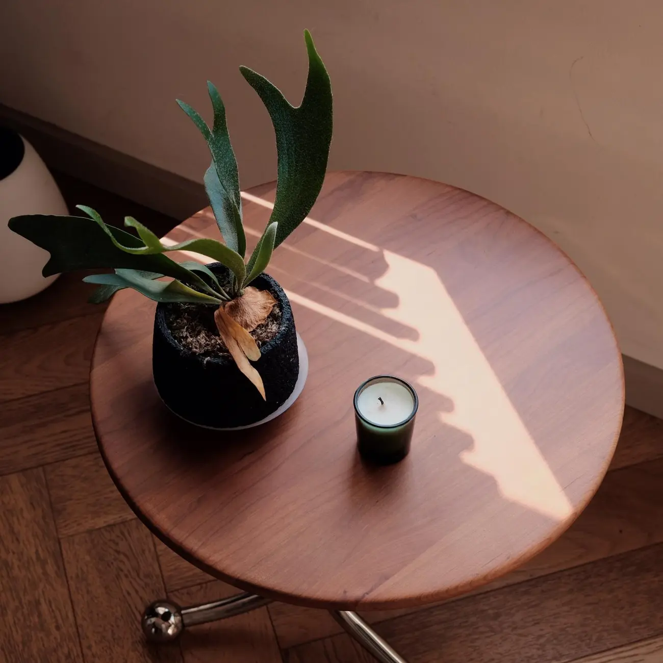 Round Wood End Table for Living Room with 3 Metal Legs Image - 6 | homeyfad