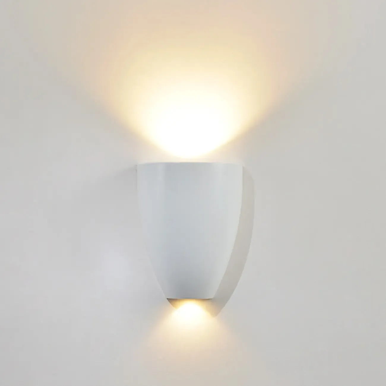 Modern Black Wall-Mounted LED Vanity Light for Bathroom Image - 8