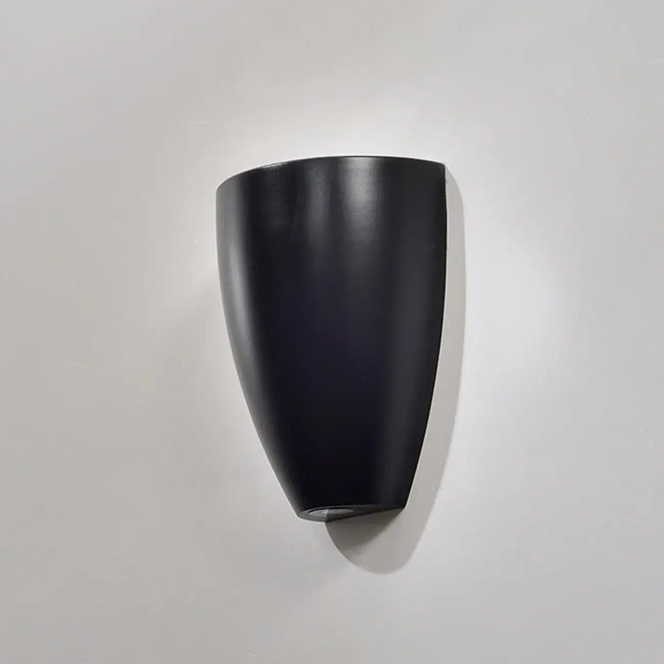 Modern Black Wall-Mounted LED Vanity Light for Bathroom Image - 11