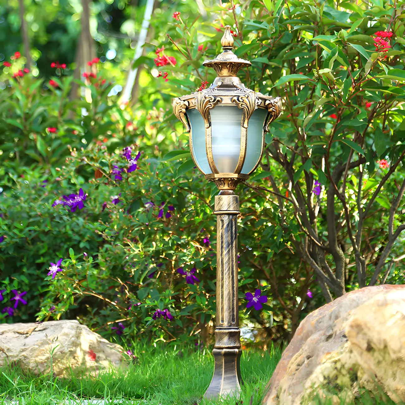 Elegant Traditional Gold Solar LED Bollard Lighting for Garden Pathway Image - 1 | homeyfad