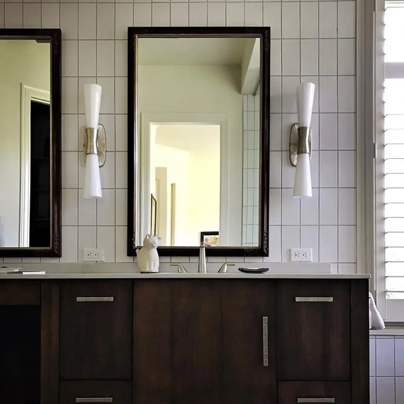 Elegant Glass Wall-Mounted Vanity Light for Bathroom Art Deco  Image - 3