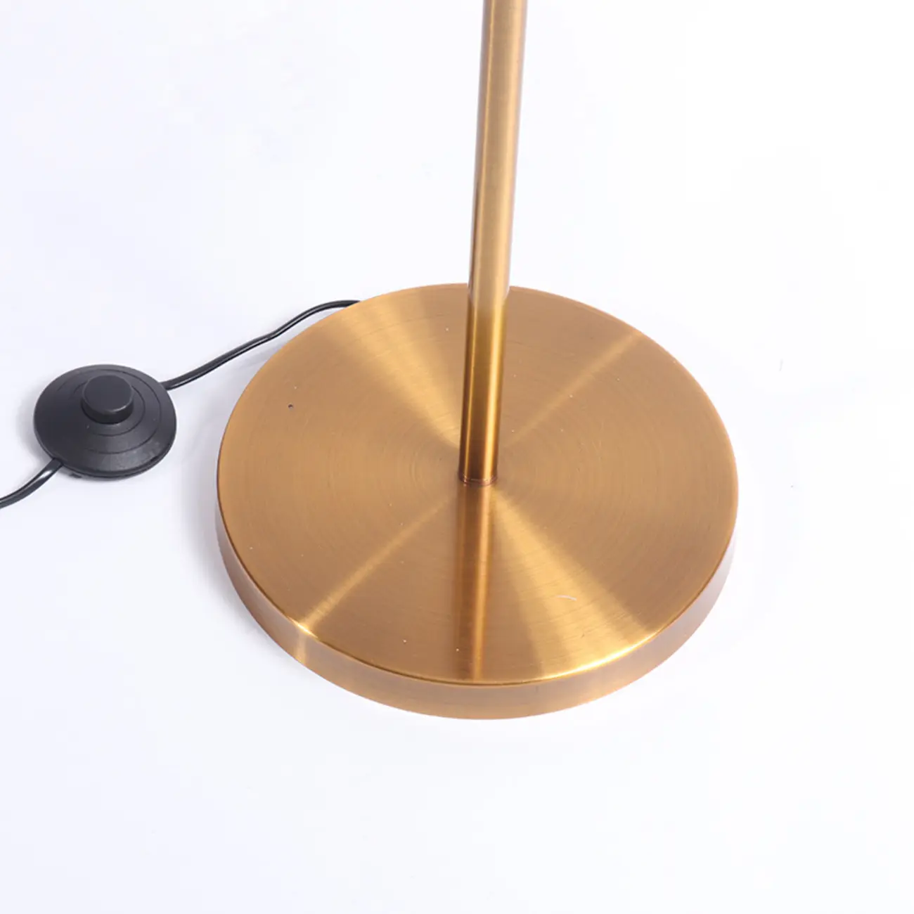 Stylish Feather Floor Lamp with Metal Base for Home Decor Image - 10 | homeyfad
