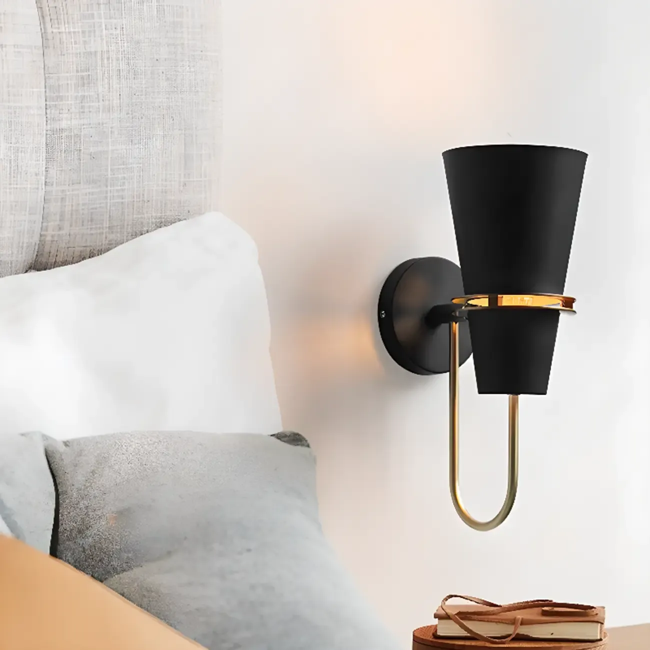 Minimalist LED Wall-Mounted Vanity Light for Bathroom Image - 4