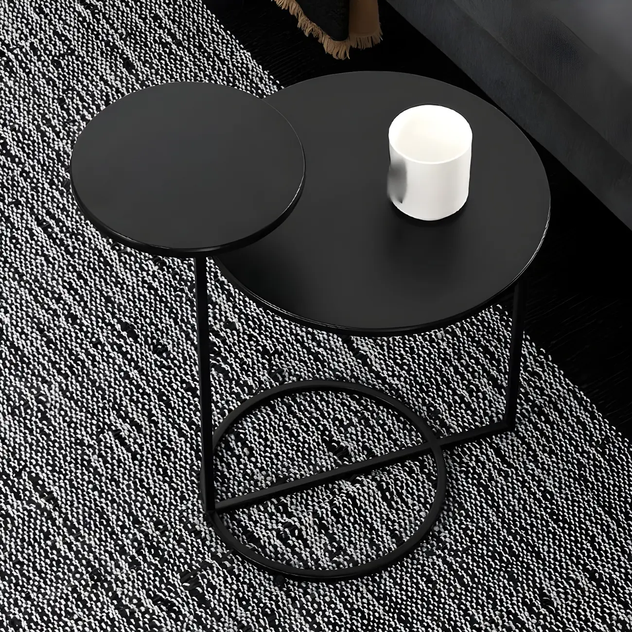Minimalist Round Metal Bedside Table in Black without Storage Image - 1 | homeyfad