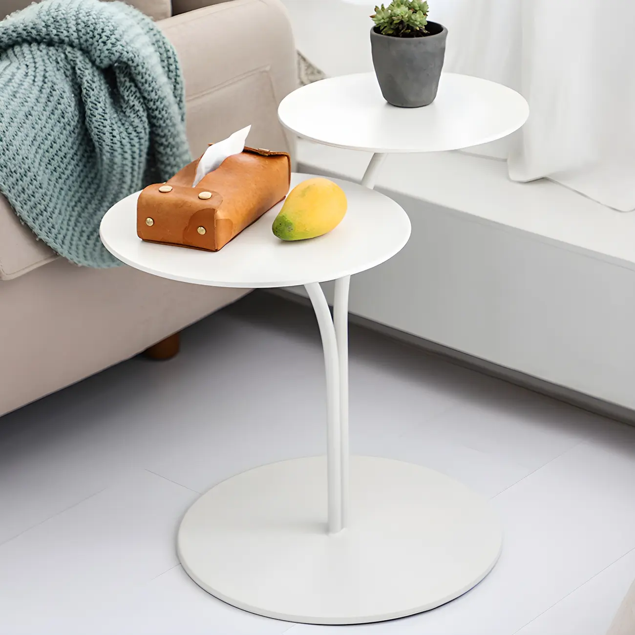 Minimalist Round Metal Bedside Table in Black without Storage Image - 5 | homeyfad