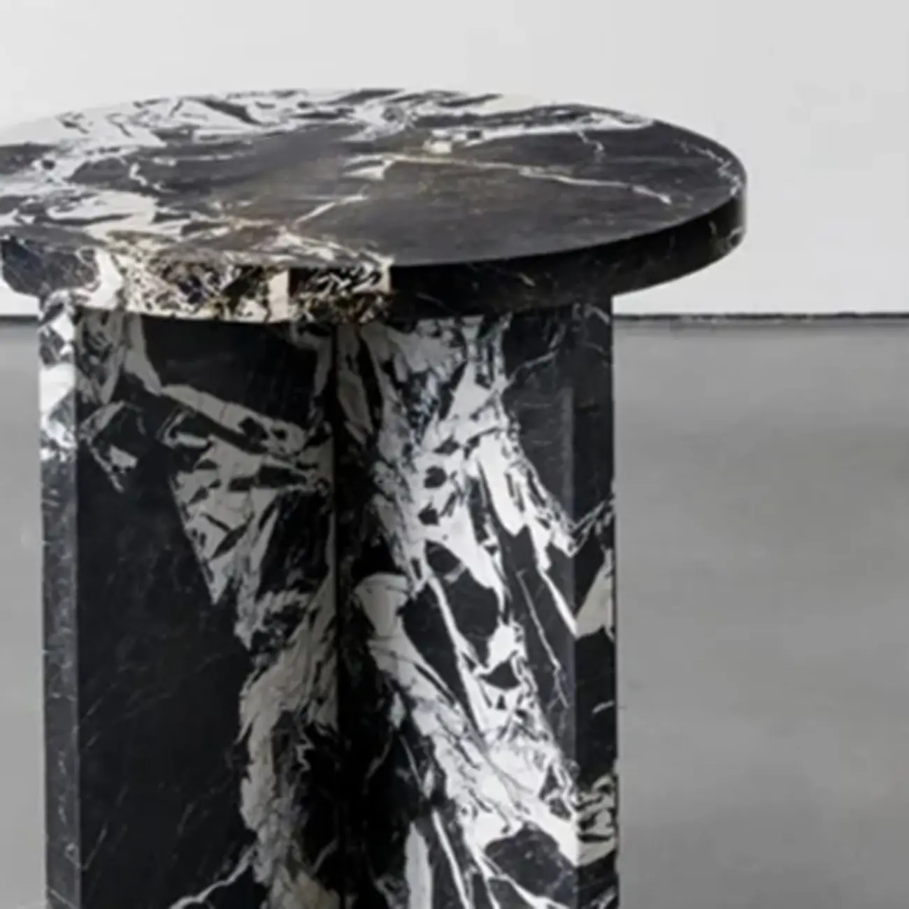 Round Antique Marble Coffee Table Image - 7 | homeyfad