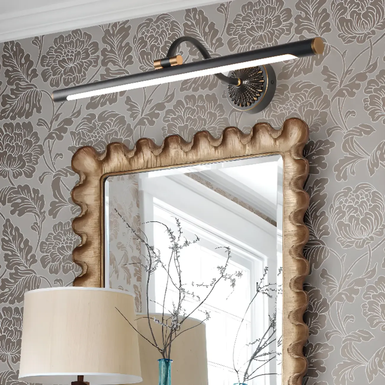 Straight-Line Bathroom Vanity Lights with Metal Holder  Image - 3