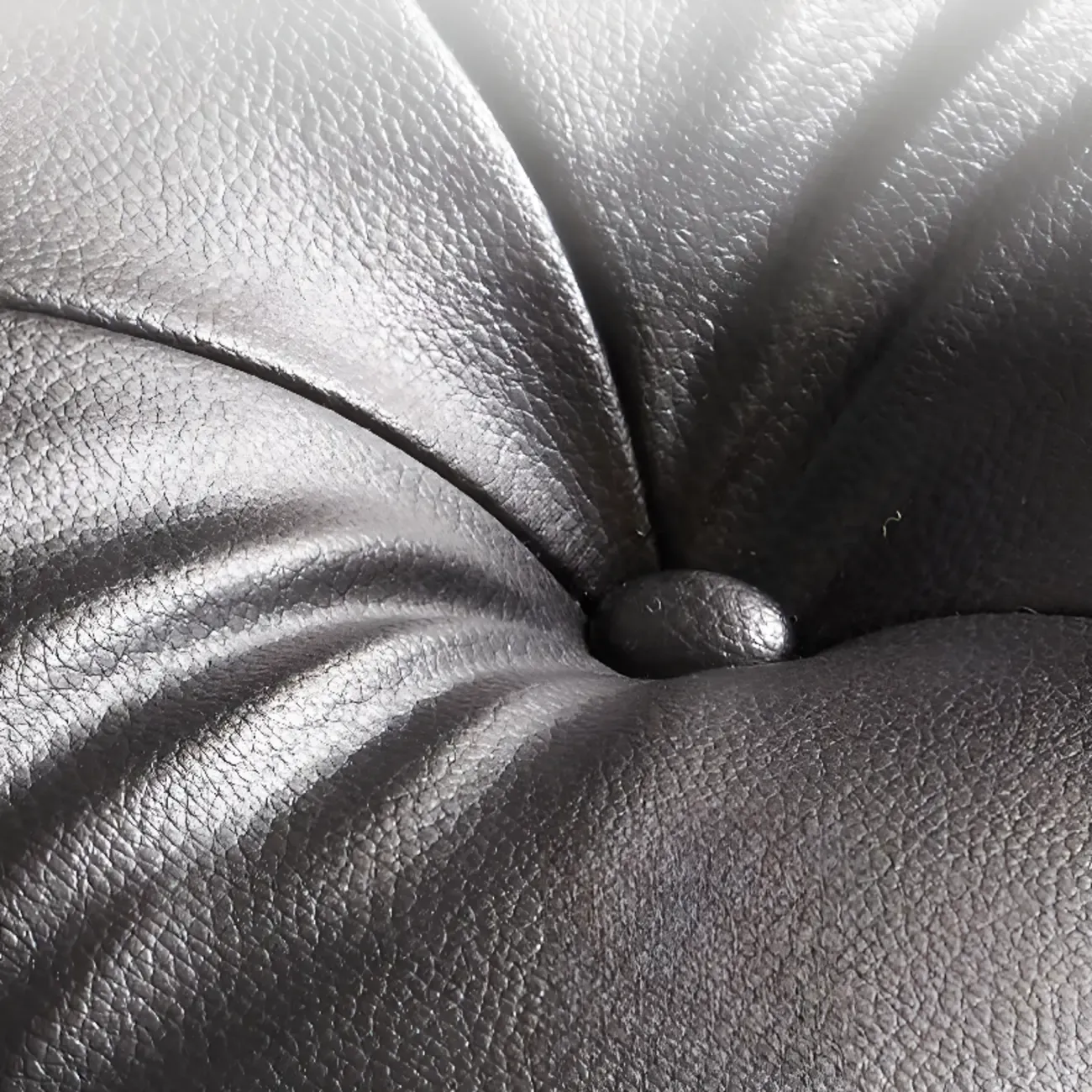 81.5" Classic Leather Flannel Loveseat 3 Seater Tuxedo Arm Sofa Image - 18