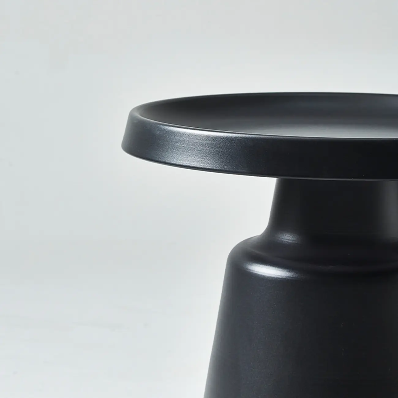  White Round Metal End Table with Tray Top for Living Room Image - 12 | homeyfad