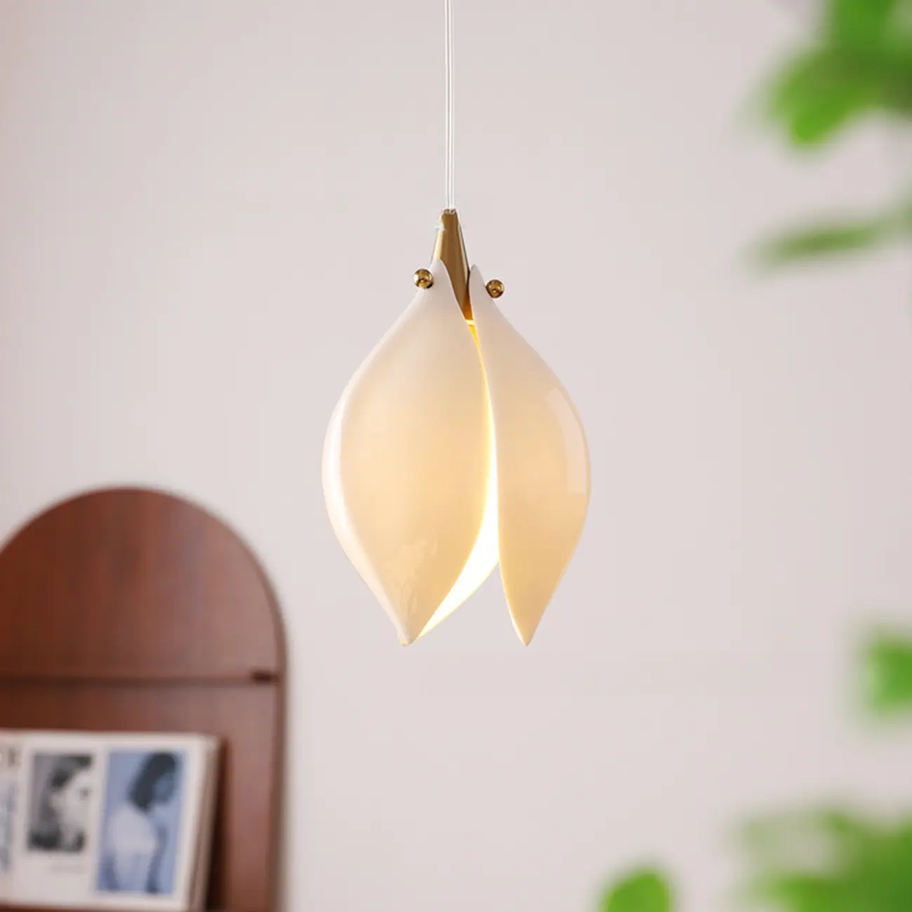 Elegant Ceramic Bud Shape LED Pendant Lamp for Modern Living Room Image - 1 | homeyfad
