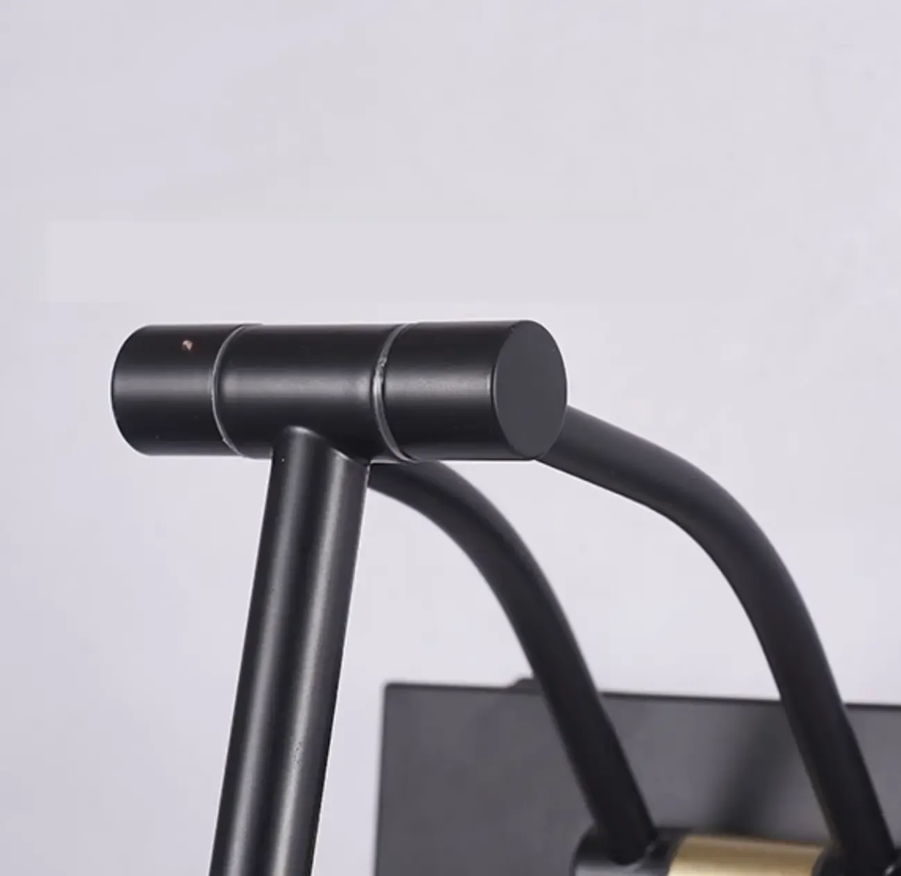 Minimalistic Linear LED Vanity Light Bar for Bathroom Decor Image - 10