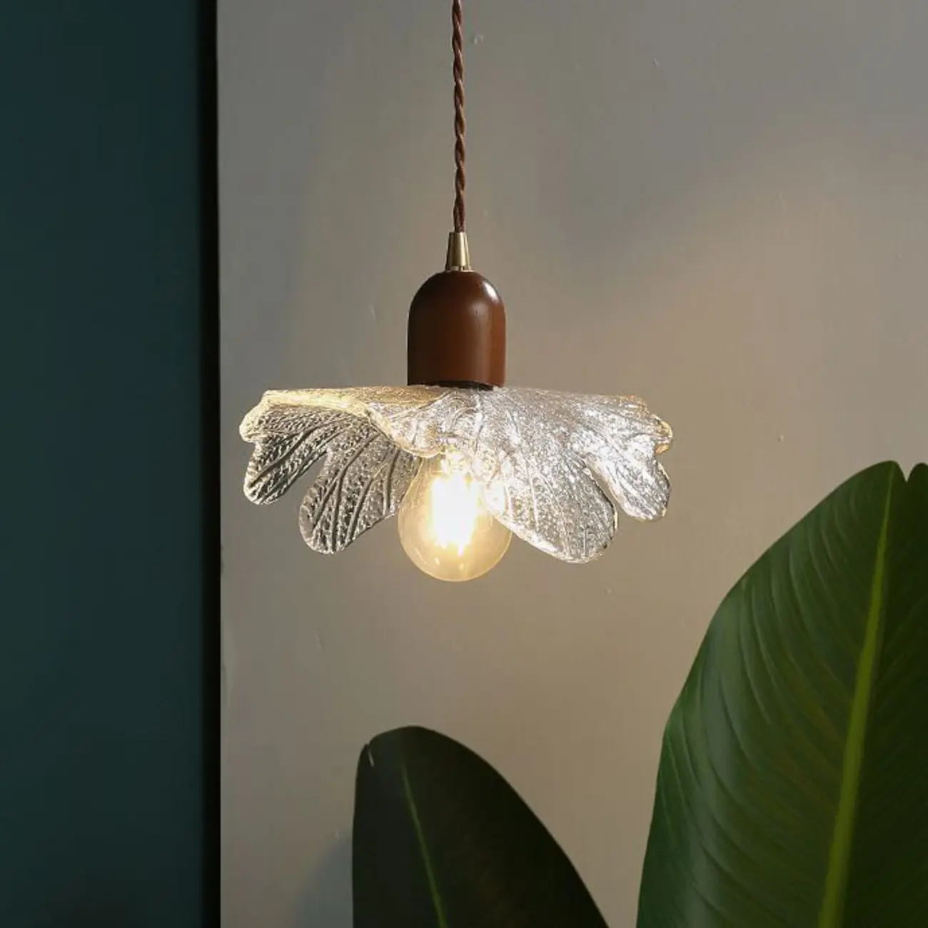 Vintage Leaf Textured Clear Glass Pendant Lamp for Living Room Image - 2 | homeyfad