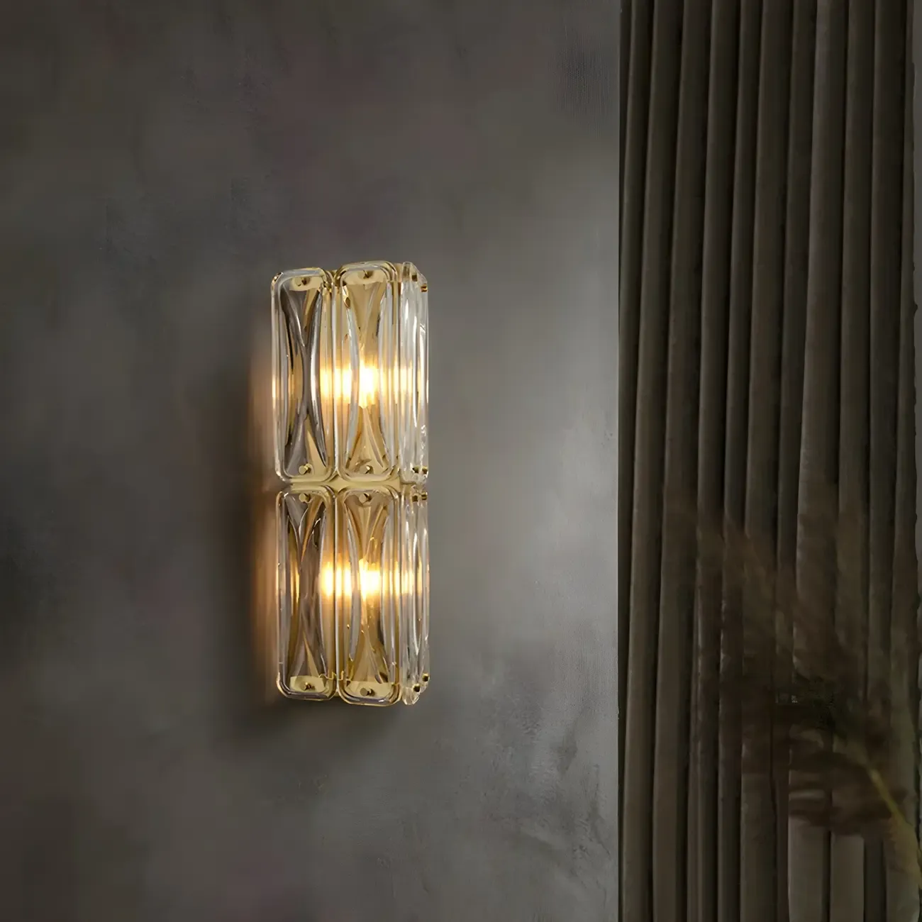 Modern Gold Metal Clear Glass Geometry Wall Sconce Image - 2