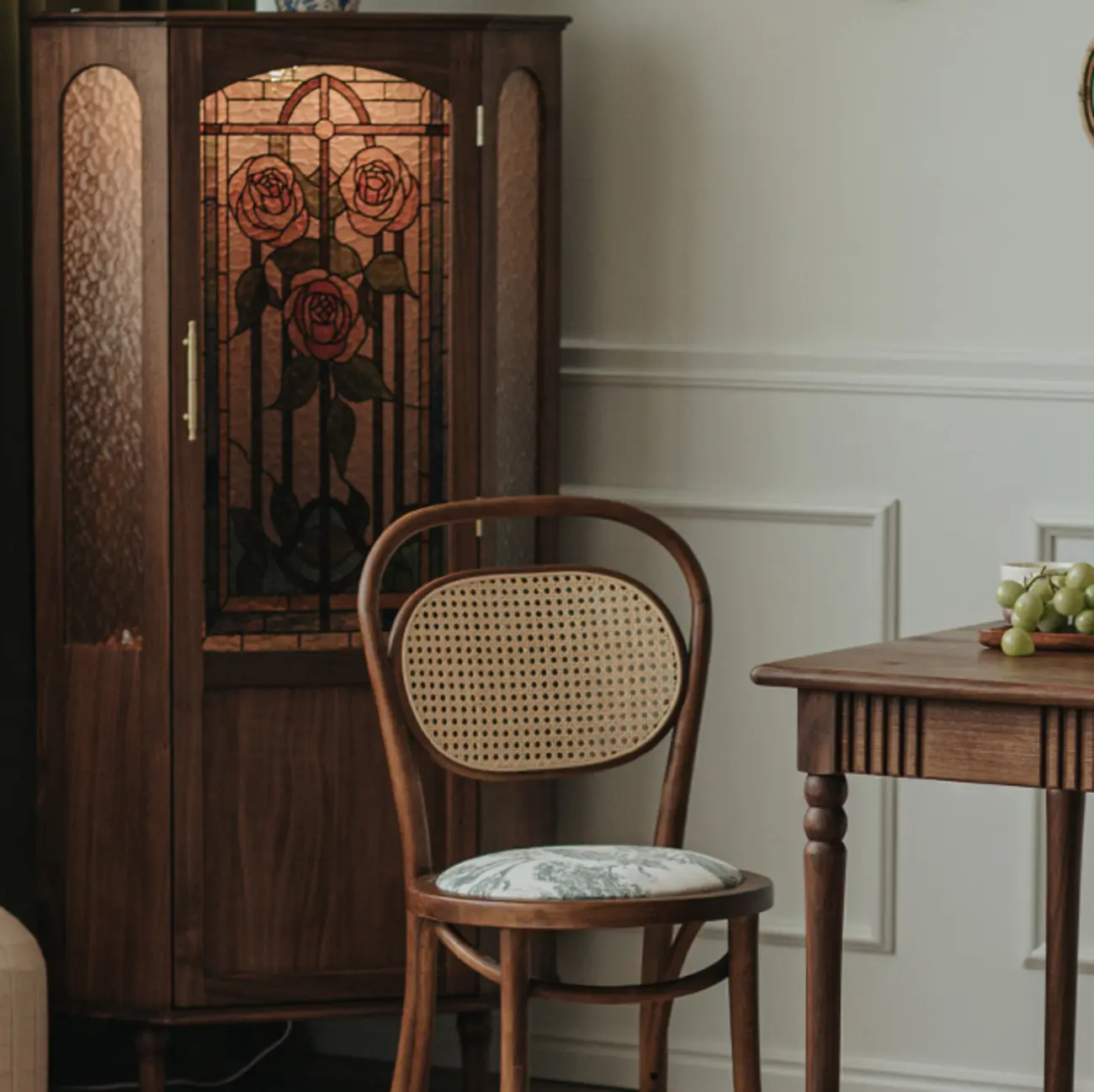 Lighting Included Elegant Walnut Rose Glass Panel Corner Cabinet Image - 10 | homeyfad