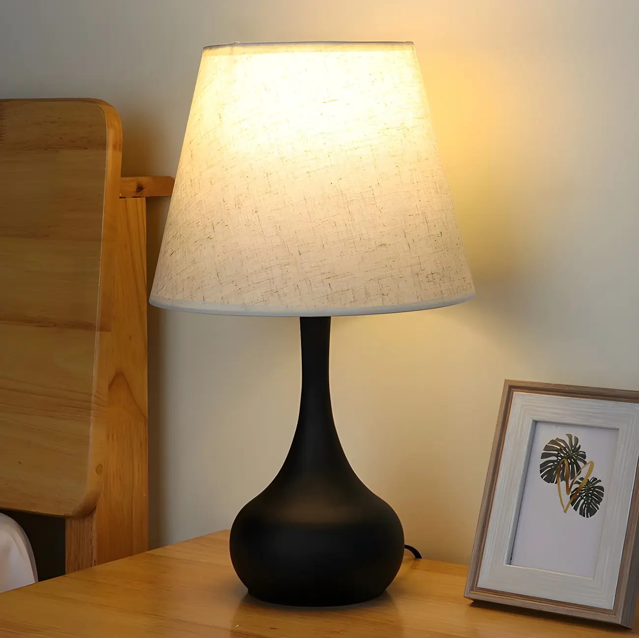 Bedside Elegant Black/White Metal Fabric Table Lamp Image - 1 | homeyfad