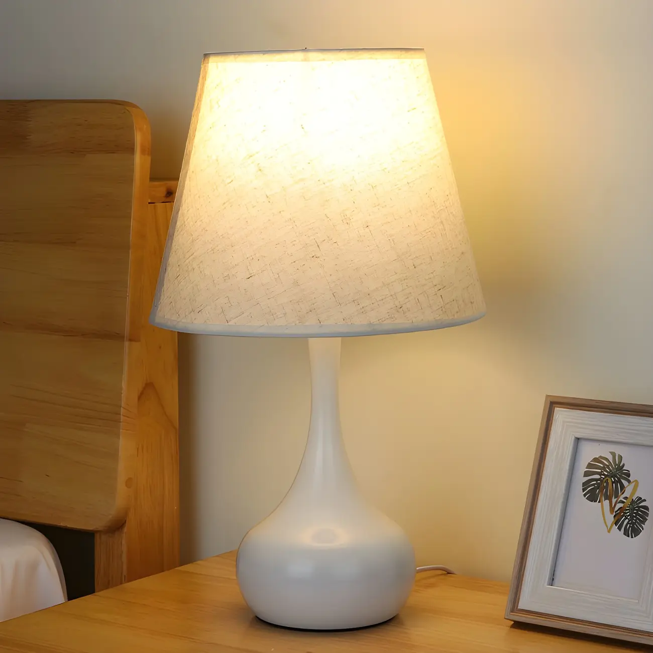 Bedside Elegant Black/White Metal Fabric Table Lamp Image - 2 | homeyfad