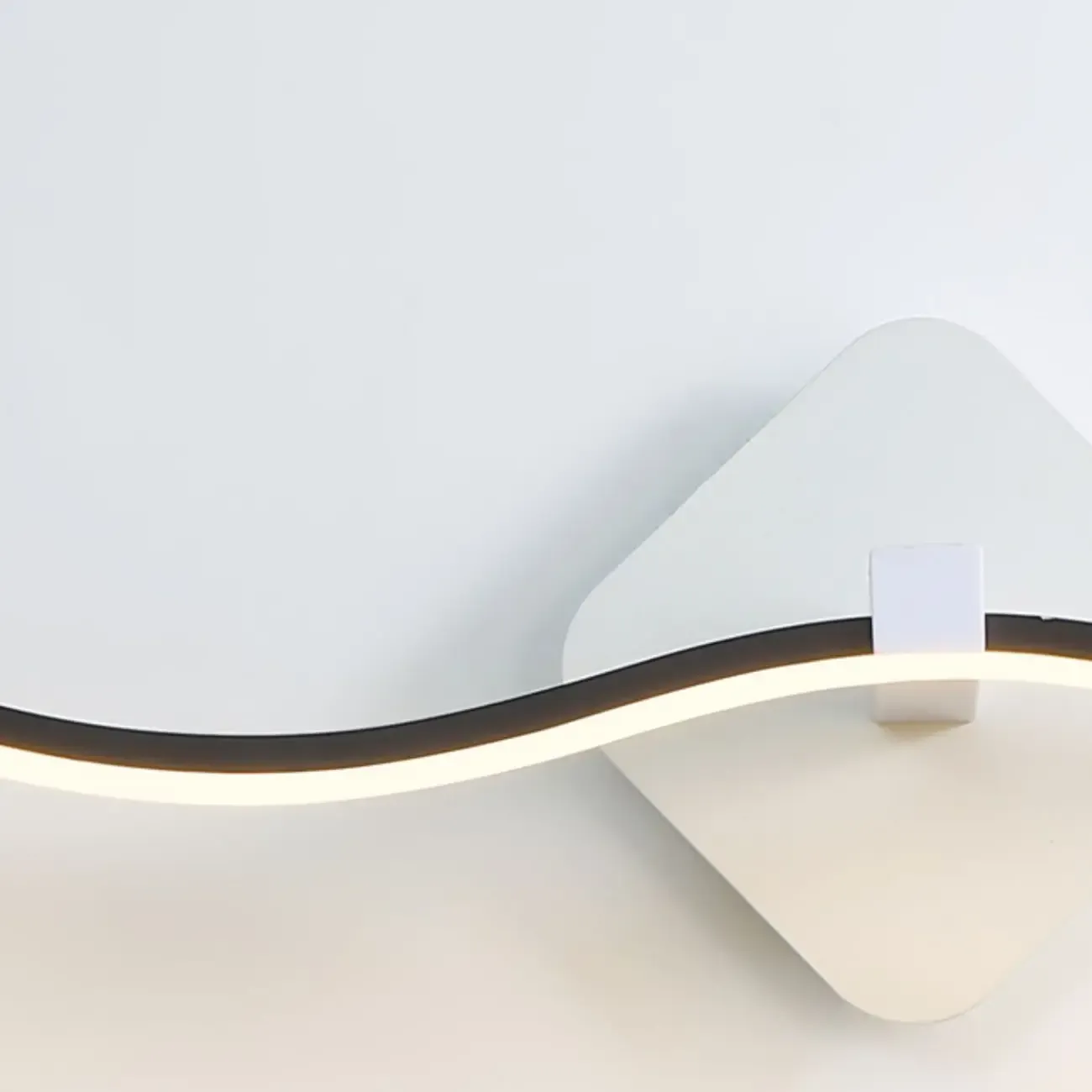 Contemporary Metal Wave Shaped LED Vanity Light for Bathroom Image - 11