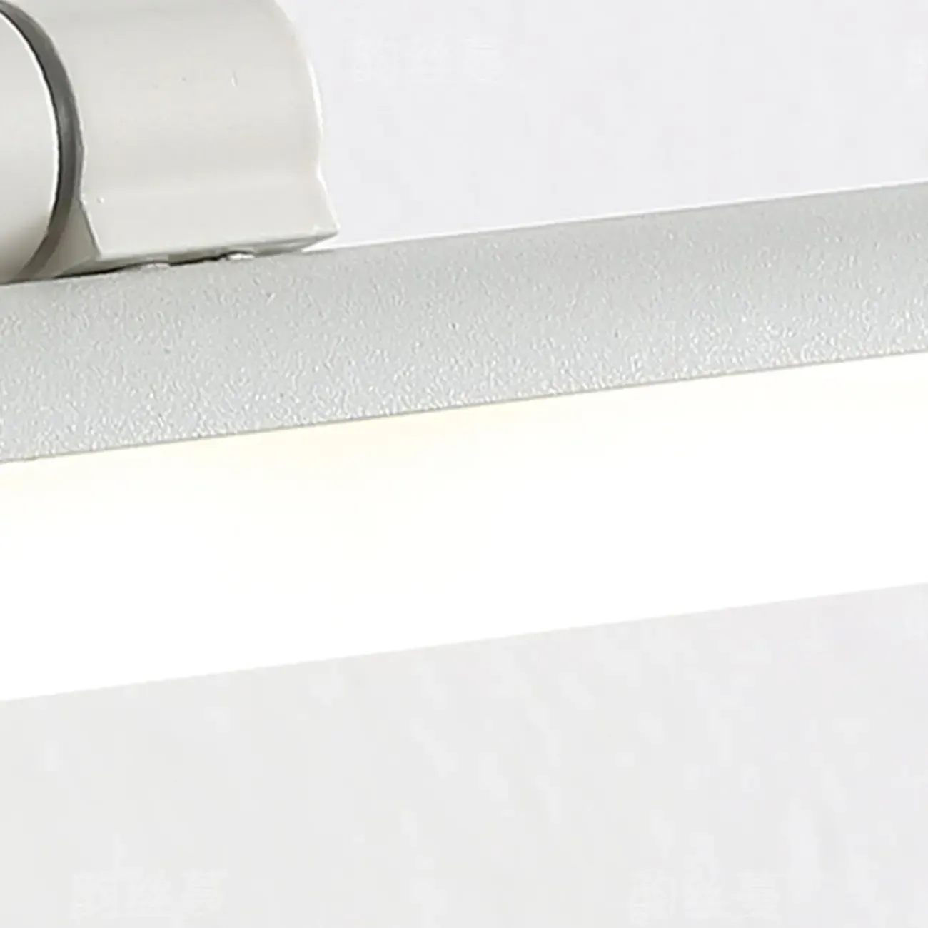 Modern Metal LED Vanity Light for Bathroom Mirror Image - 9