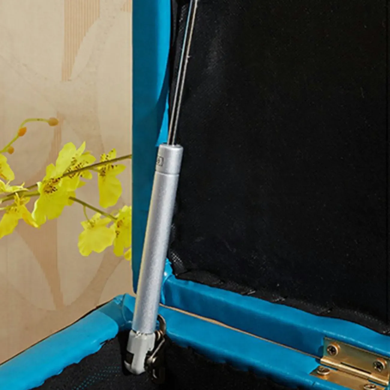 22"H Faux Leather Upholstered Bedroom Bench with Storage Image - 13