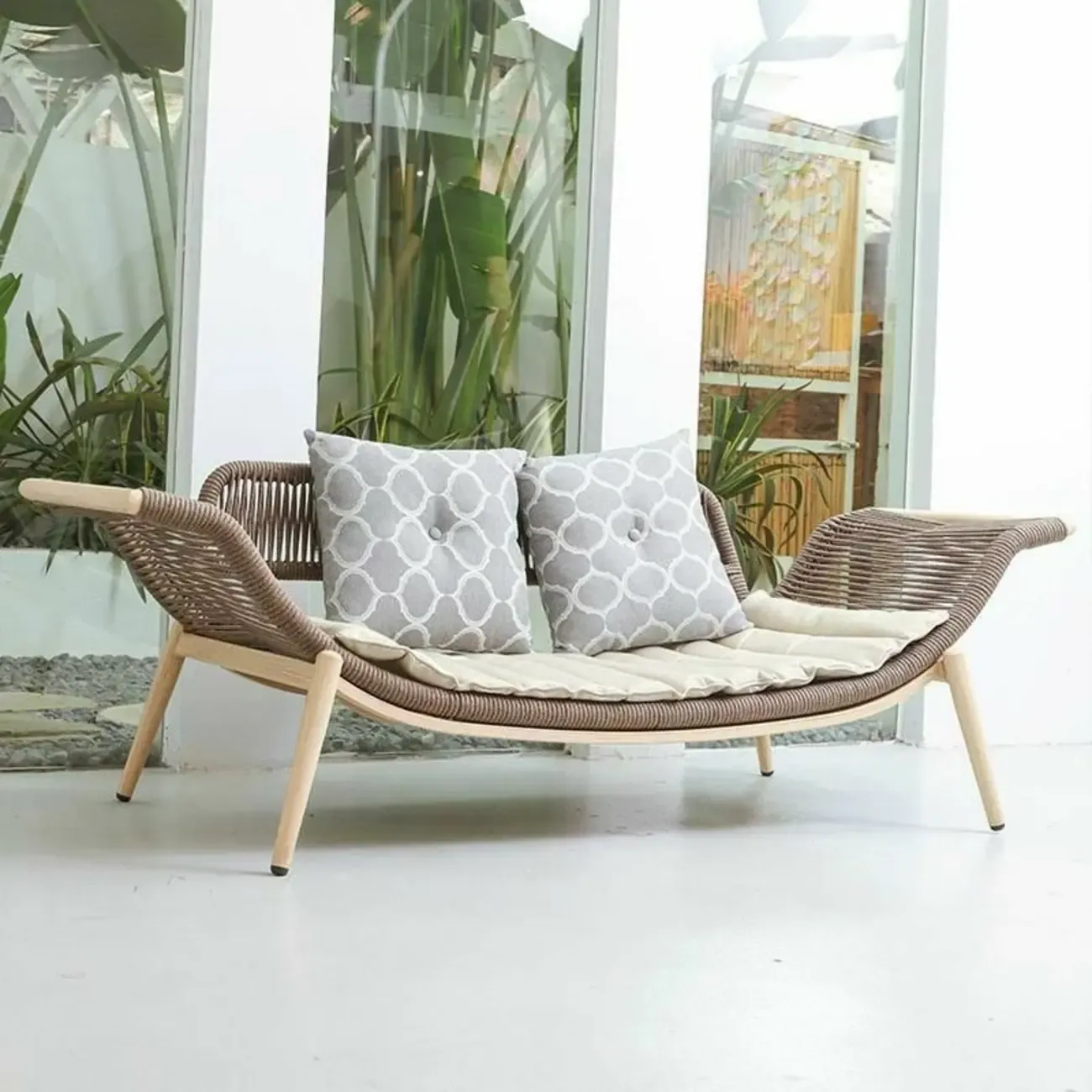 Traditional Fabric Chaise Lounge with Storage for Living Room Image - 2