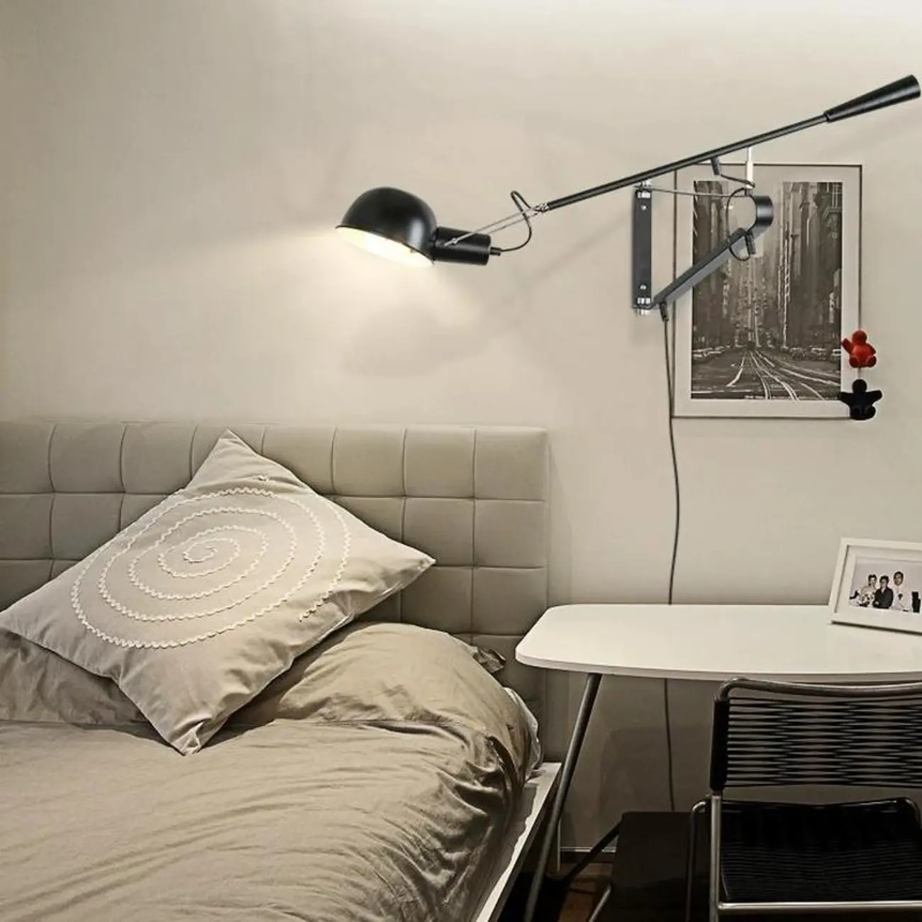 5.5-Inch Metal Black Adjustable Swing Arm Wall Light Image - 1 | homeyfad