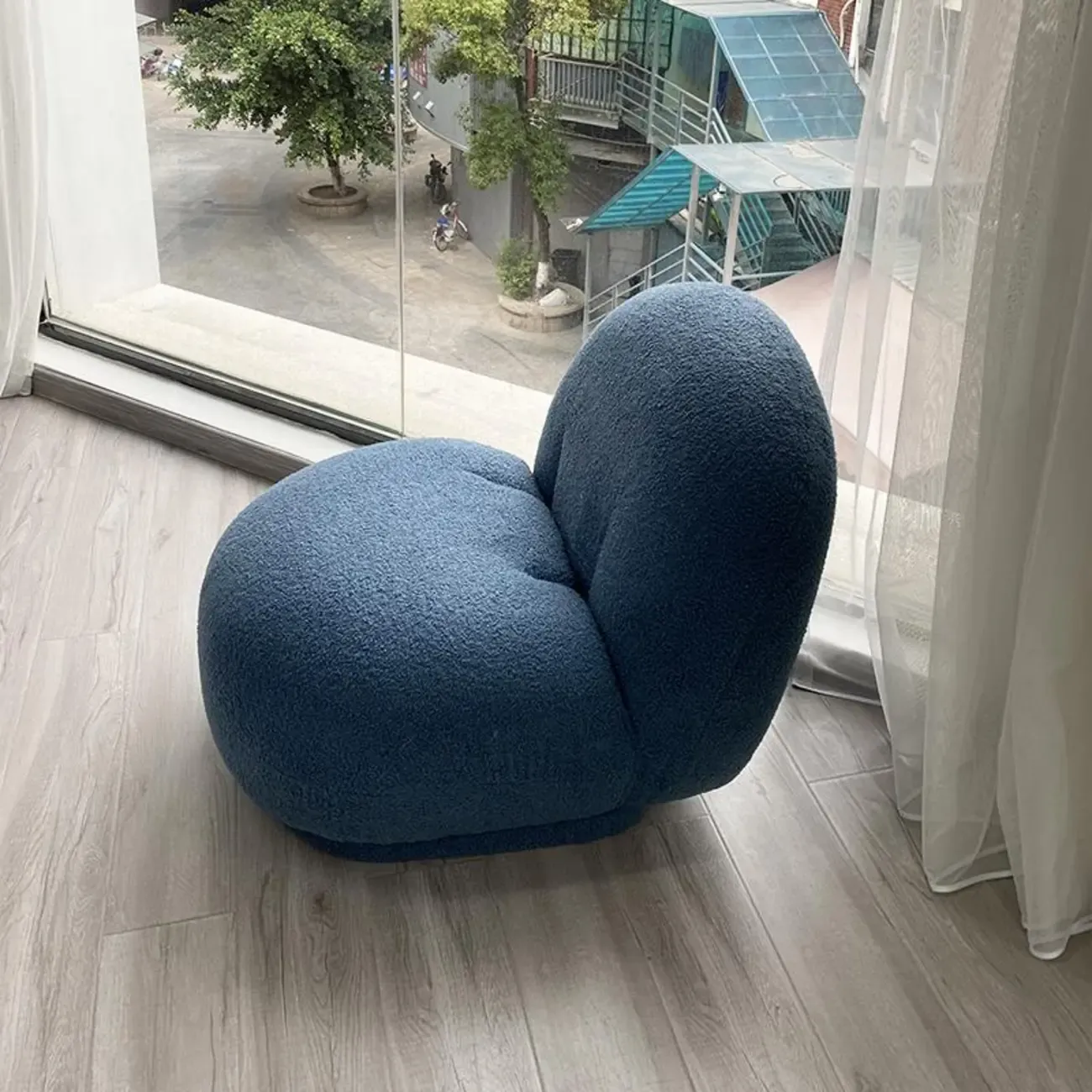 Contemporary Sherpa Fabric Accent Chair with Memory Foam Image - 4