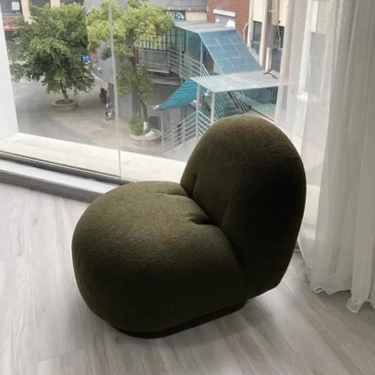 Contemporary Sherpa Fabric Accent Chair with Memory Foam Image - 3