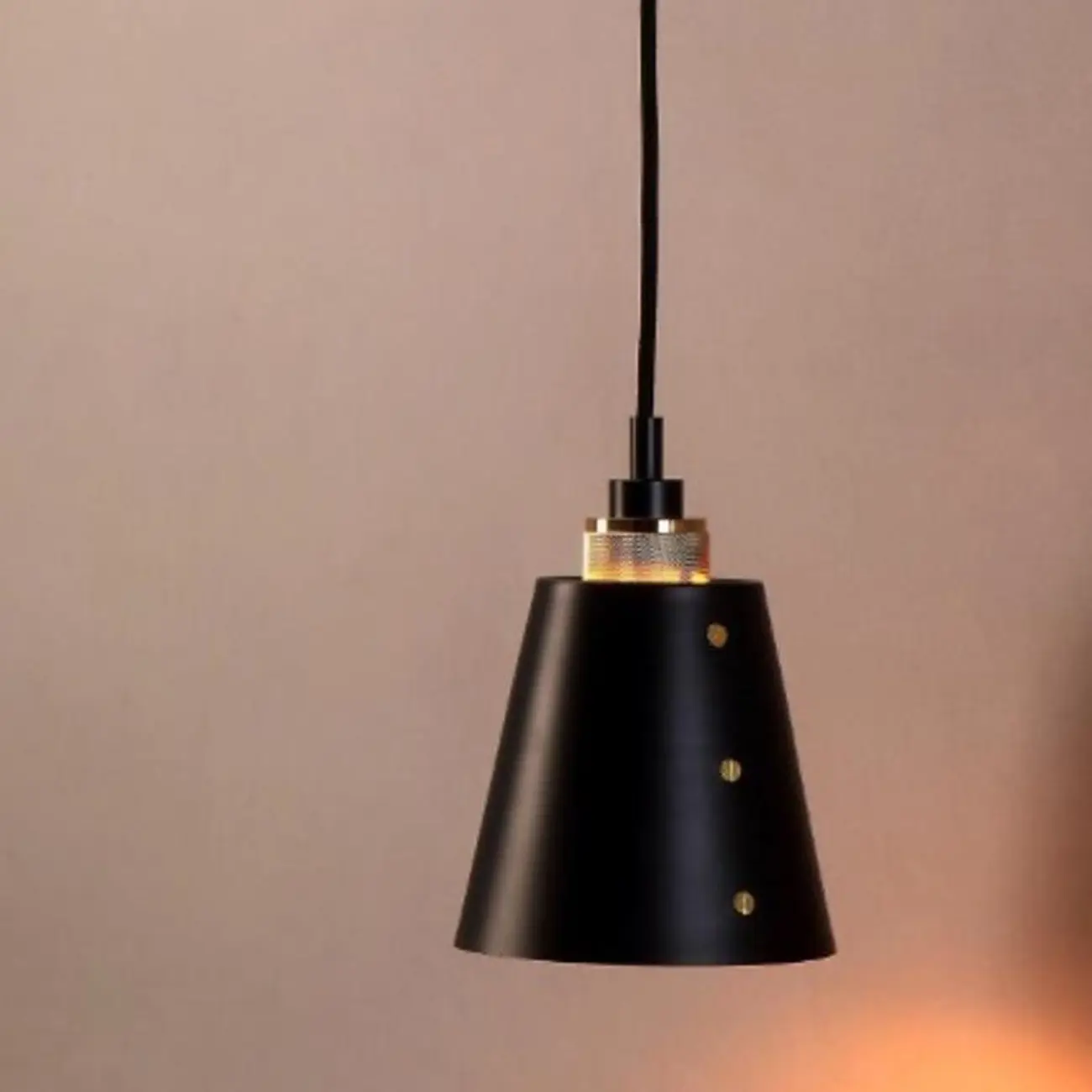 Industrial Metal Black Swing Arm Wall Light Image - 4 | homeyfad