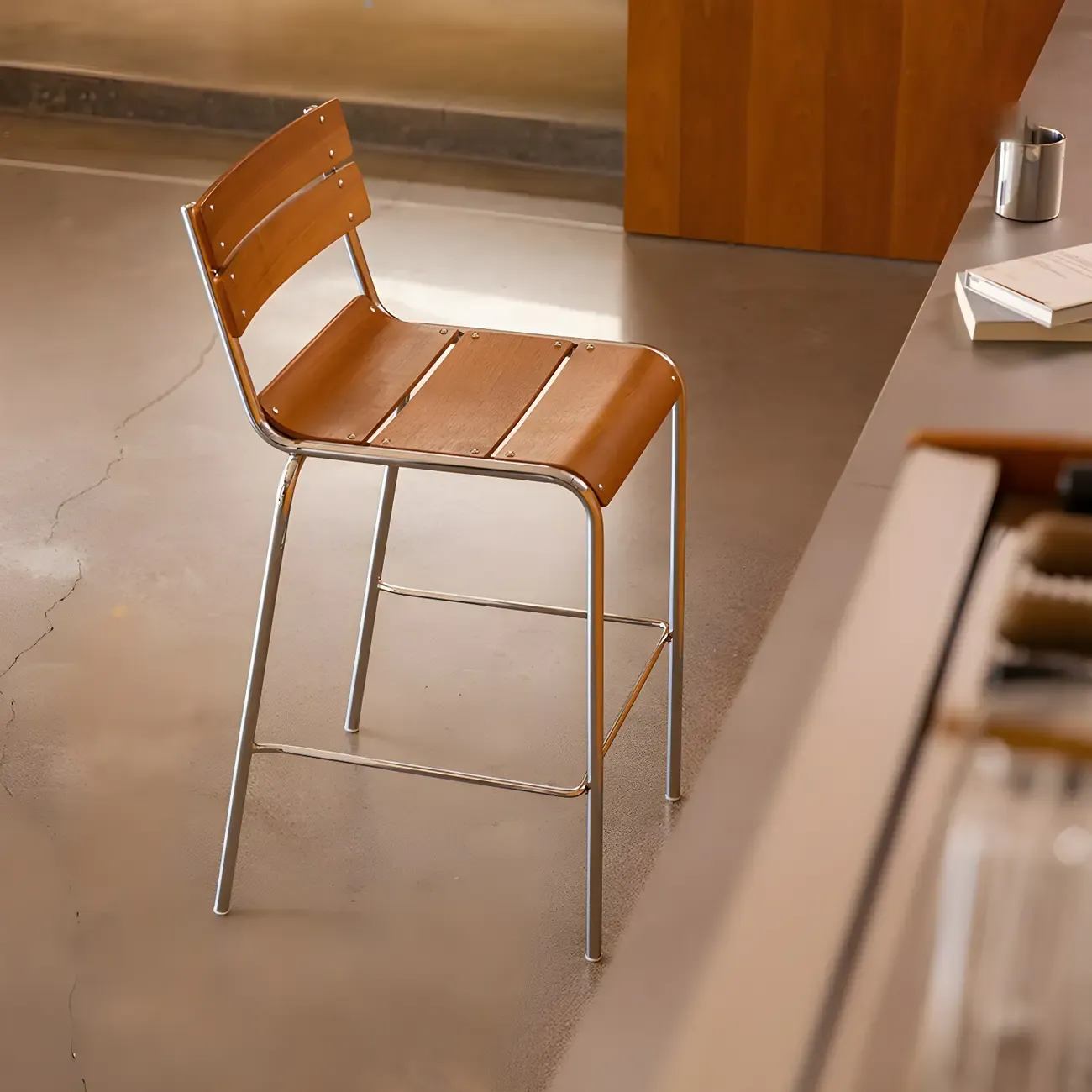 Durable Steel Frame Comfortable Brown Wood Back Bar Stool Image - 3