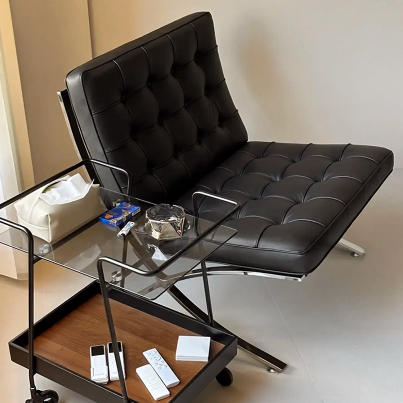 Mid-Century Modern Black Leather Lazy Lounge Accent Chair Image - 4